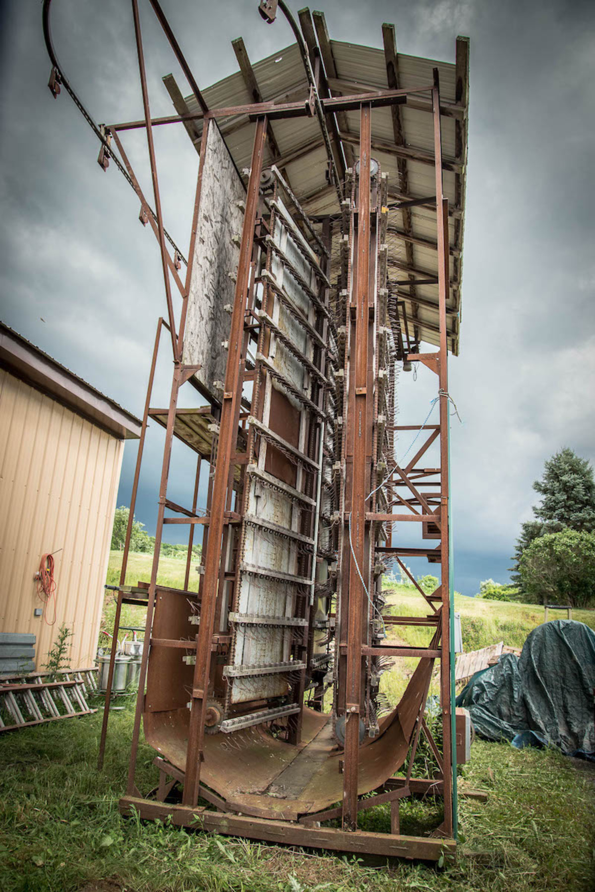 Foothills Hops Farm wolf picker